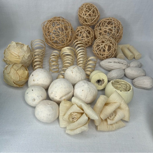 Bamboo Bowl w/Wicker Balls, Dried Orbs, Corn Husk Flowers, Spirals, Filler - Picture 4 of 9